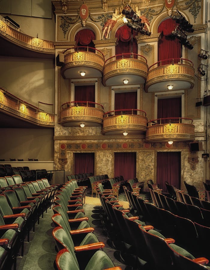 Startpagina Classic theater interior featuring ornate balconies and empty seats, perfect for drama or performance themes.